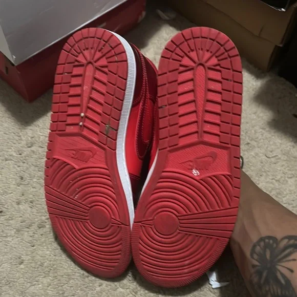 Jordan Red Sneakers High-Top Patent Leather - Picture 8 of 17